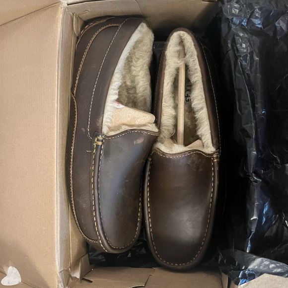 Men’s Ugg Leather Slippers - Picture 2 of 3